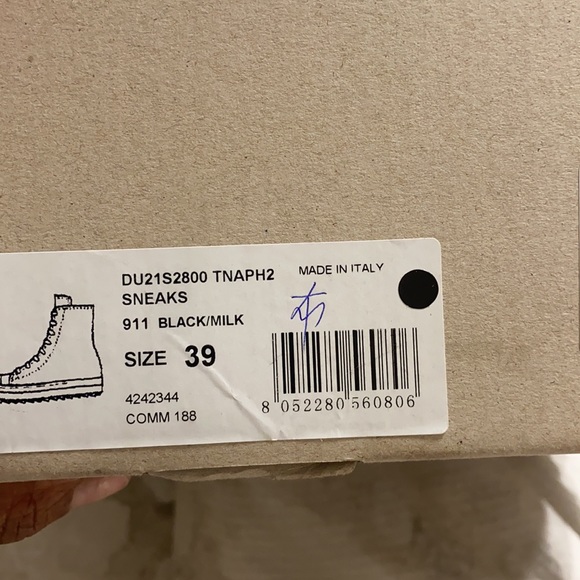 Shoes - Picture 6 of 7